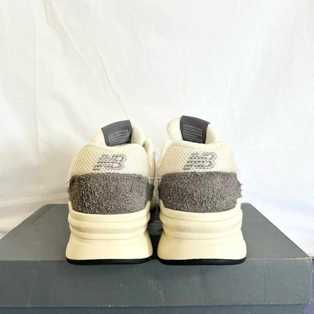 New Balance 997H Light Aluminum Team Away Grey size 10 CM997HRK 2023 PRE-OWNED - Picture 5 of 9